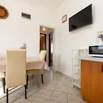 Apartman 2 Bedroom Pet Friendly In *