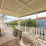 2 Bedroom Pet Friendly In Apartman *