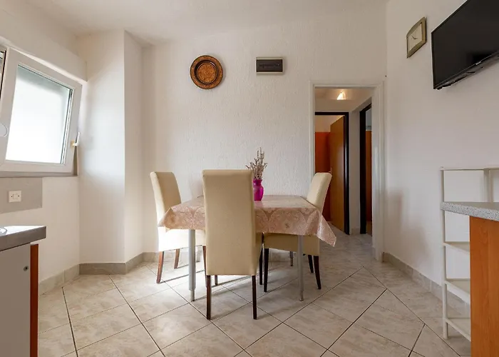 Apartment 2 Bedroom Pet Friendly In *