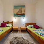 2 Bedroom Pet Friendly In *