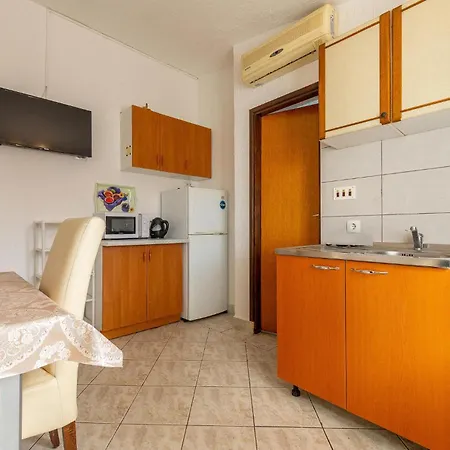 Apartment Stunning In With Kitchen Vir