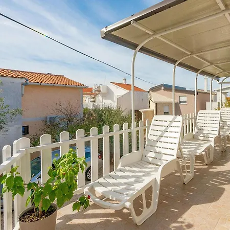 2 Bedroom Pet Friendly In * Vir