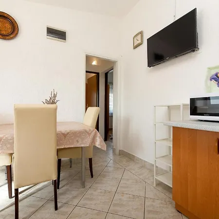Apartment Stunning In With Kitchen *