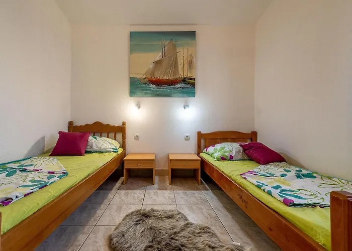 2 Bedroom Pet Friendly In *