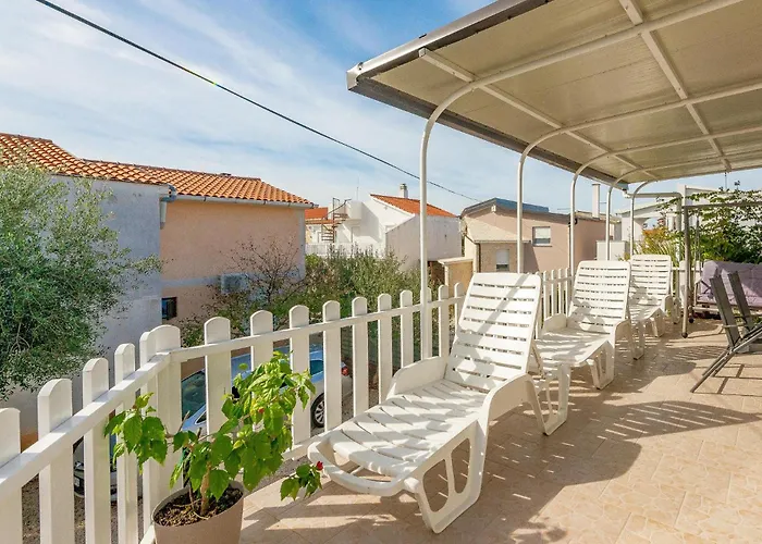 2 Bedroom Pet Friendly In * Vir