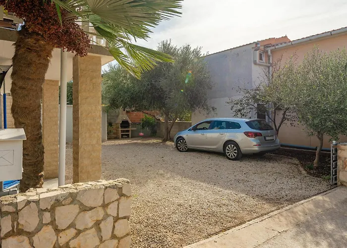 2 Bedroom Pet Friendly In Vir
