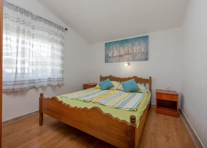 2 Bedroom Pet Friendly In *